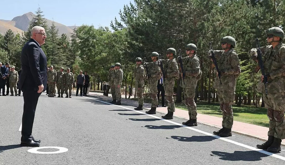 Bakan Güler, Hakkari&#039;de incelemelerde bulundu