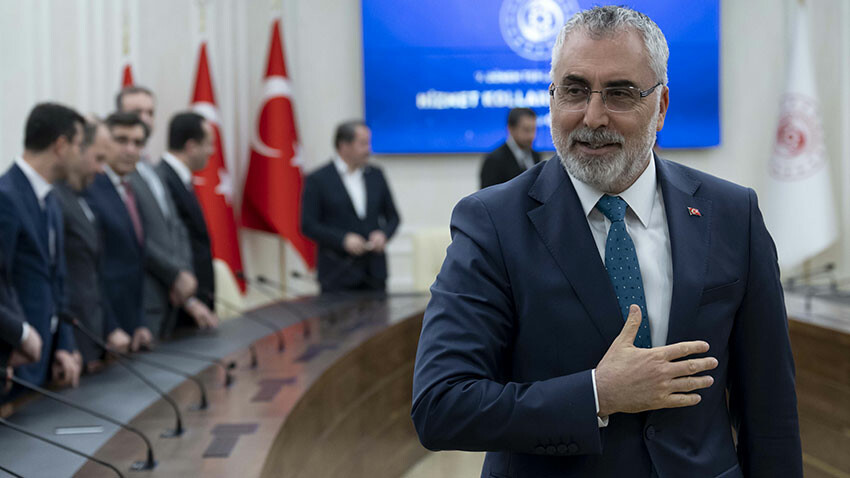 Memur zammı için oran ve tarih verdi: Bakan Işıkhan helallik istedi, kısmî uzlaşı için teşekkür etti Çalışma ve Sosyal Güvenlik Bakanı Vedat Işıkhan,