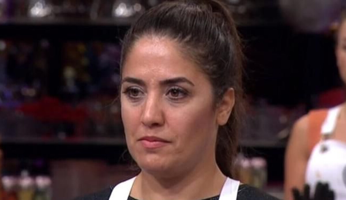 Masterchef Azize'nin son halini görenler gözlerine inanamadı! Estetik mi değil mi? Masterchef Azize'nin son halini görenler gözlerine inanamadı! Estetik mi değil mi?