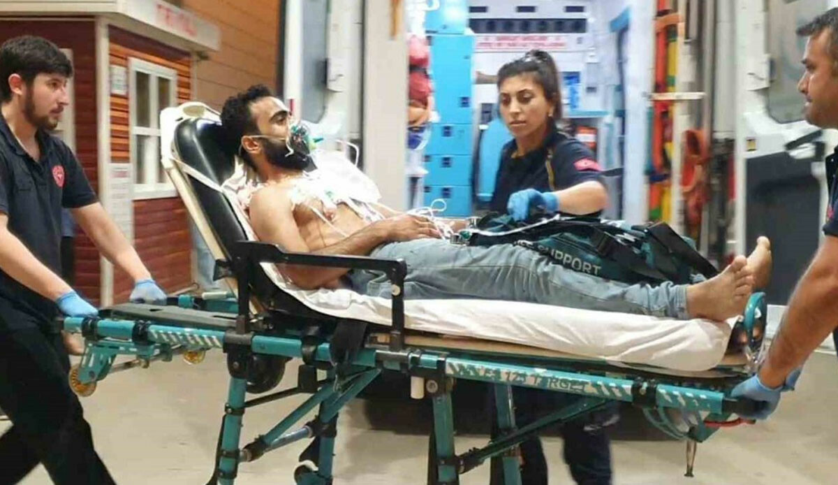 İstanbul&#039;da korkunç kaza! Hafriyat kamyonu devrildi: Yaralılar var