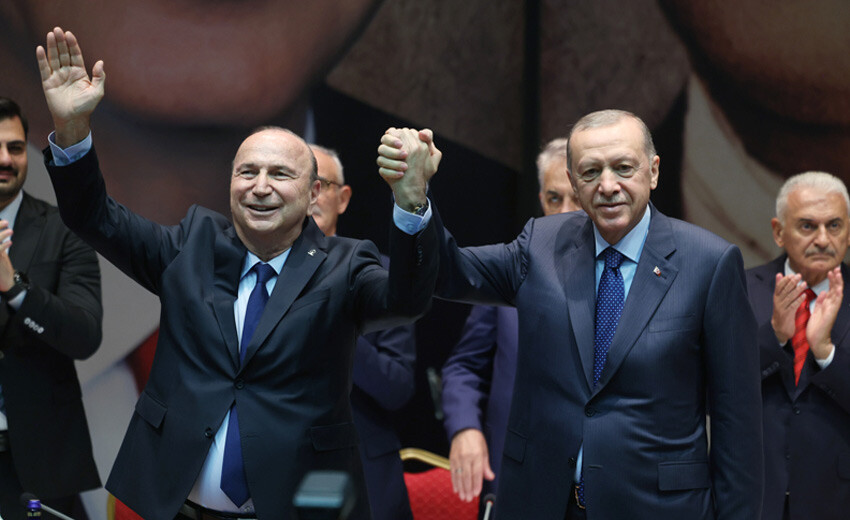 Eski bakan AK Parti saflarına geçti: Cumhurbaşkanı Erdoğan rozetini taktı (İbrahim Özdemir kimdir) Eski bakan AK Parti saflarına geçti: Cumhurbaşkanı Erdoğan rozetini taktı (İbrahim Özdemir kimdir)