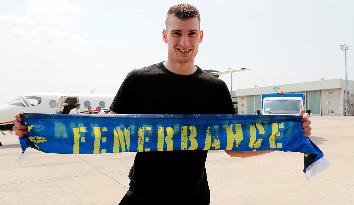 Dominik Livakovic Fenerbahçe'ye transfer oldu! Hırvat kaleci İstanbul'a geldi Dominik Livakovic Fenerbahçe'ye transfer oldu! Hırvat kaleci İstanbul'a geldi