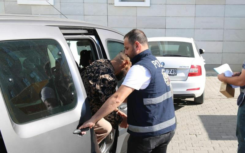 7 ilde eş zamanlı operasyon! Dolandırıcılar kıskıvrak yakalandı 7 ilde eş zamanlı operasyon! Dolandırıcılar kıskıvrak yakalandı