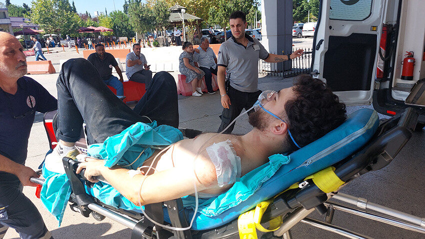 Cuma namazından çıkan iki gurup cami önünde çatıştı: Ölü ve yaralılar var Cuma namazından çıkan iki gurup cami önünde çatıştı: Ölü ve yaralılar var