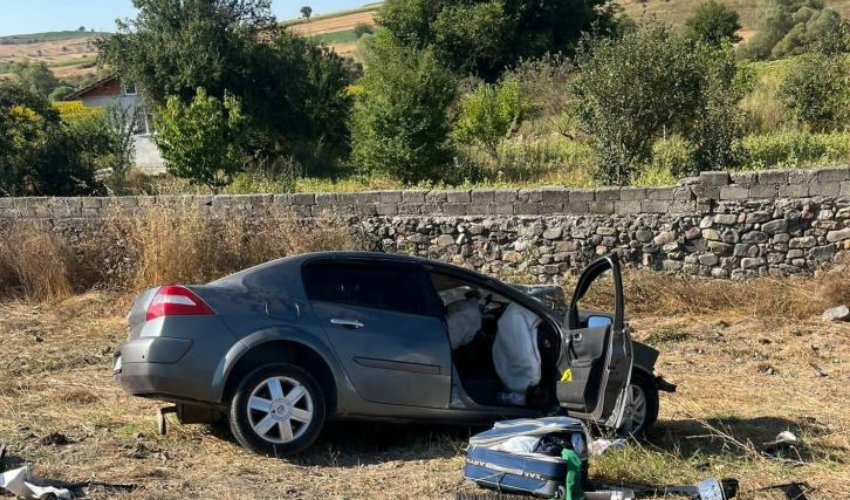 Korkunç kaza! İki otomobil kafa kafaya çarpıştı: Hurdaya dönen araçta, uzman çavuş hayatını kaybetti