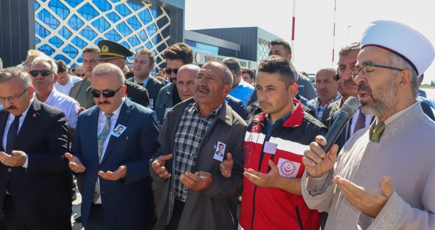 Kağıthane'deki çatışmada şehit olan polisin naaşı memleketi Tokat'a ulaştı: Gözyaşları içinde karşılandı
