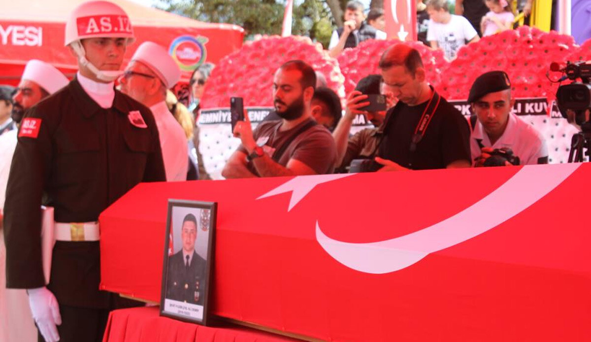 Pençe-Kilit şehidine acı veda: 3 gün sonra doğum günüydü Pençe-Kilit şehidine acı veda: 3 gün sonra doğum günüydü