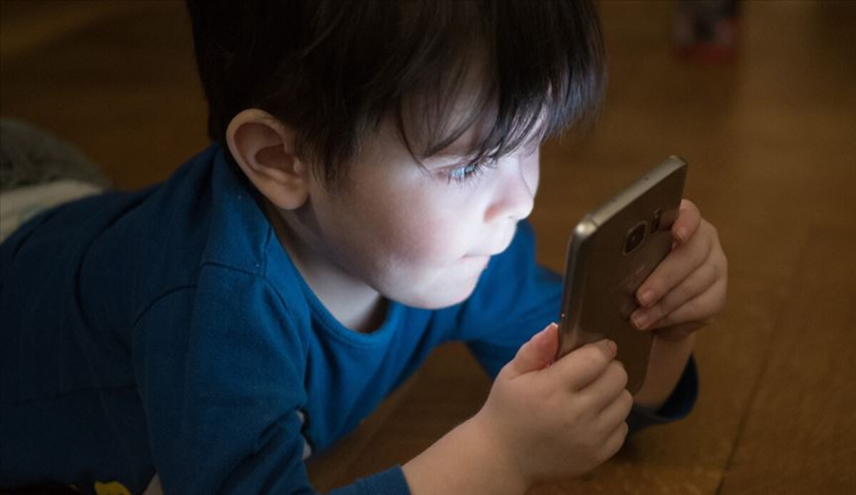 Saymakla bitmiyor! Bilim insanları, tablet ve telefonların çocuklar üzerindeki etkisini açıkladı Saymakla bitmiyor! Bilim insanları, tablet ve telefonların çocuklar üzerindeki etkisini açıkladı