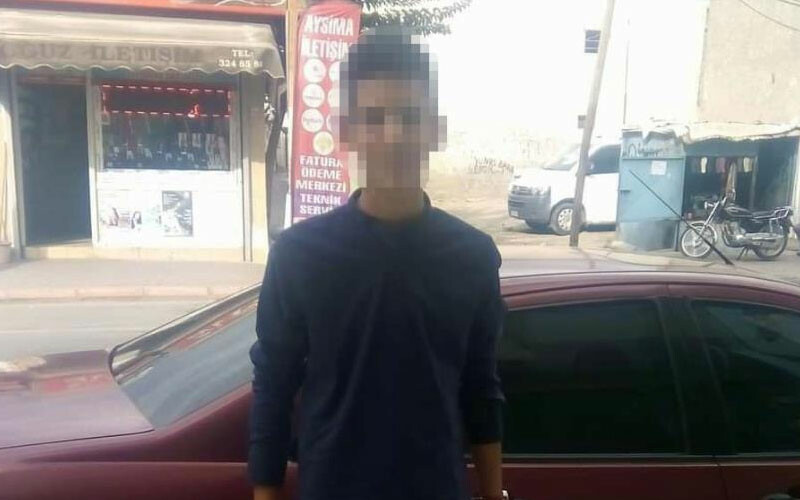 Annesini döven babasını öldürdü, tutuklandı