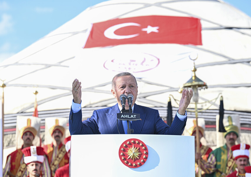 Son dakika: Cumhurbaşkanı Erdoğan'dan Malazgirt'te önemli mesajlar: Türkiye Yüzyılı'nın önüne geçilemeyecektir Son dakika: Cumhurbaşkanı Erdoğan'dan Malazgirt'te önemli mesajlar: Türkiye Yüzyılı'nın önüne geçilemeyecektir