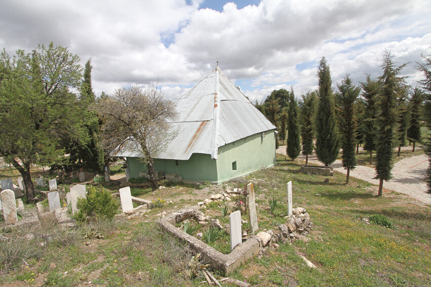 Şefkatli kılıç yatağan