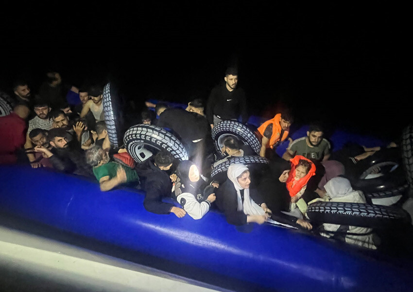 Yunanistan'ın ölüme ittiği 43 düzensiz göçmen kurtarıldı