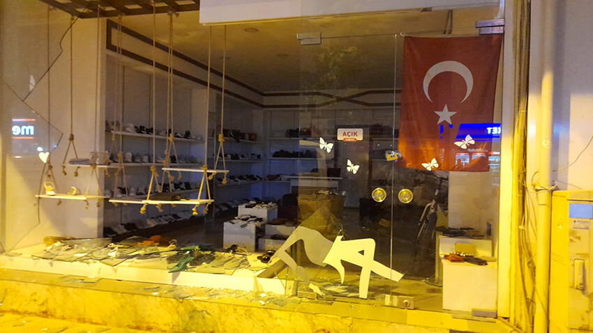 Yolda yürürken karısı ile kavga eden adam hayatının şokunu yaşadı