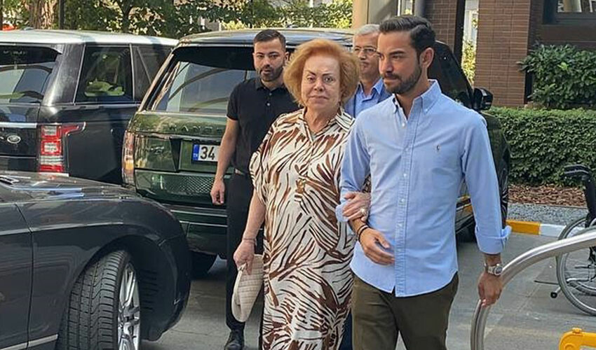 Hacı Sabancı, denizde kaza yapan Ali Sabancı ve eşini hastanede ziyaret etti