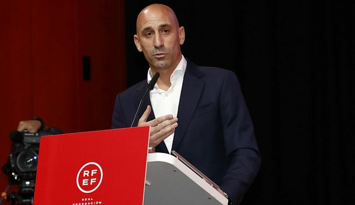 FIFA son noktayı kodu! Luis Rubiales görevden alındı FIFA son noktayı kodu! Luis Rubiales görevden alındı