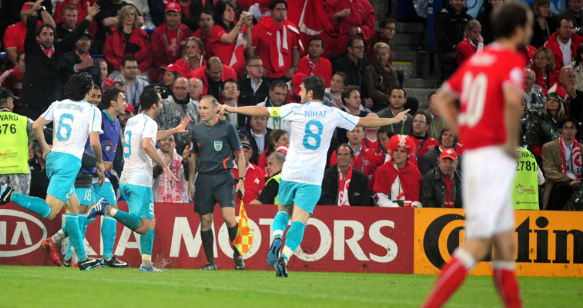 Euro 2008 yıldızları depremzedeler için yeniden sahada! Türkiye- İsviçre dostluk maçı nerede, ne zaman oynanacak?