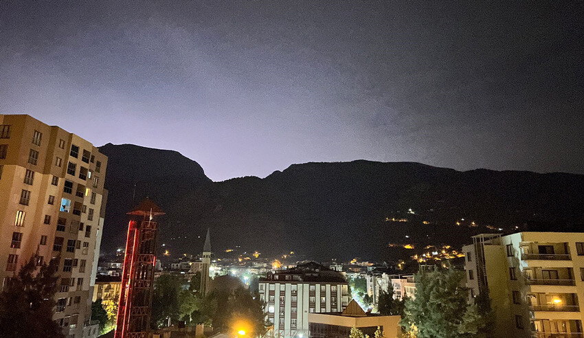 Dağa düşen yıldırım yangın çıkardı, ekipler alarma geçti