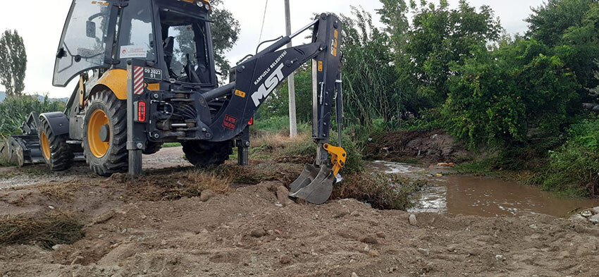 Aydın'ı sağanak vurdu: Dereler taştı, evleri su bastı