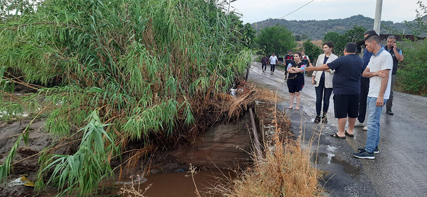 Aydın'ı sağanak vurdu: Dereler taştı, evleri su bastı
