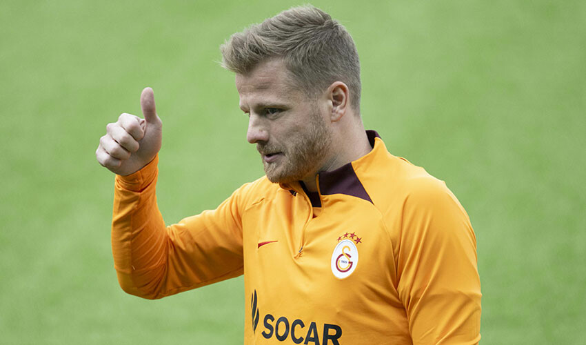 Galatasaray'da Midtsjö belirsizliği! Norveçli oyuncuya Süper Lig'den 3 talip var Galatasaray'da Midtsjö belirsizliği! Norveçli oyuncuya Süper Lig'den 3 talip var