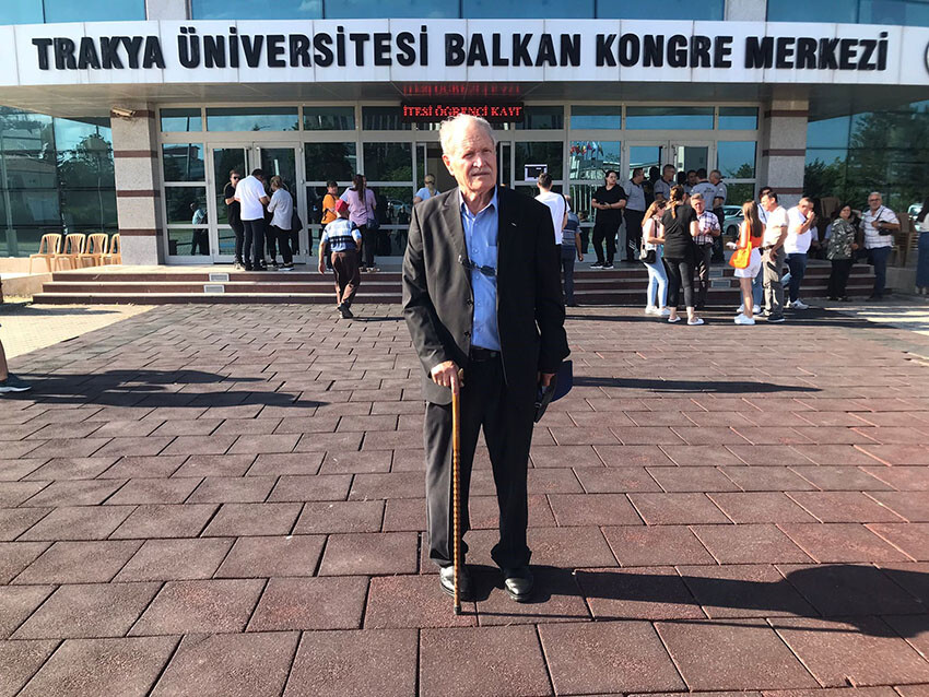 Azmiyle herkese örnek oluyor! 80 yaşındaki hurdacı 3. üniversitesine kaydoldu