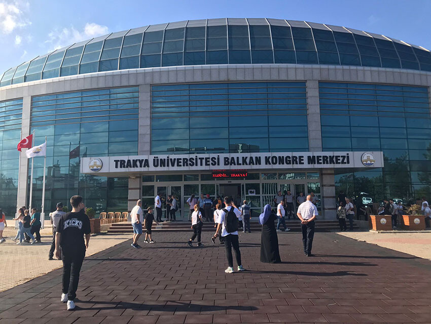 Azmiyle herkese örnek oluyor! 80 yaşındaki hurdacı 3. üniversitesine kaydoldu