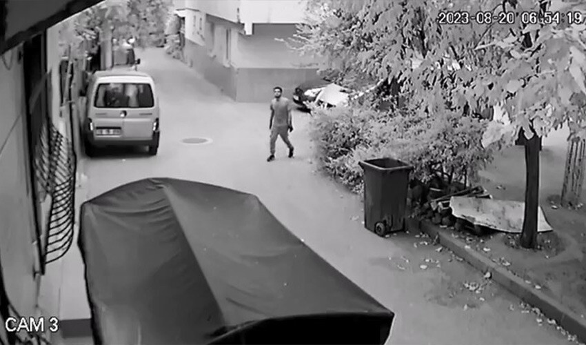 Şaşkınlık veren hırsızlık anları kamerada: Çöp kovasını çaldı Şaşkınlık veren hırsızlık anları kamerada: Çöp kovasını çaldı