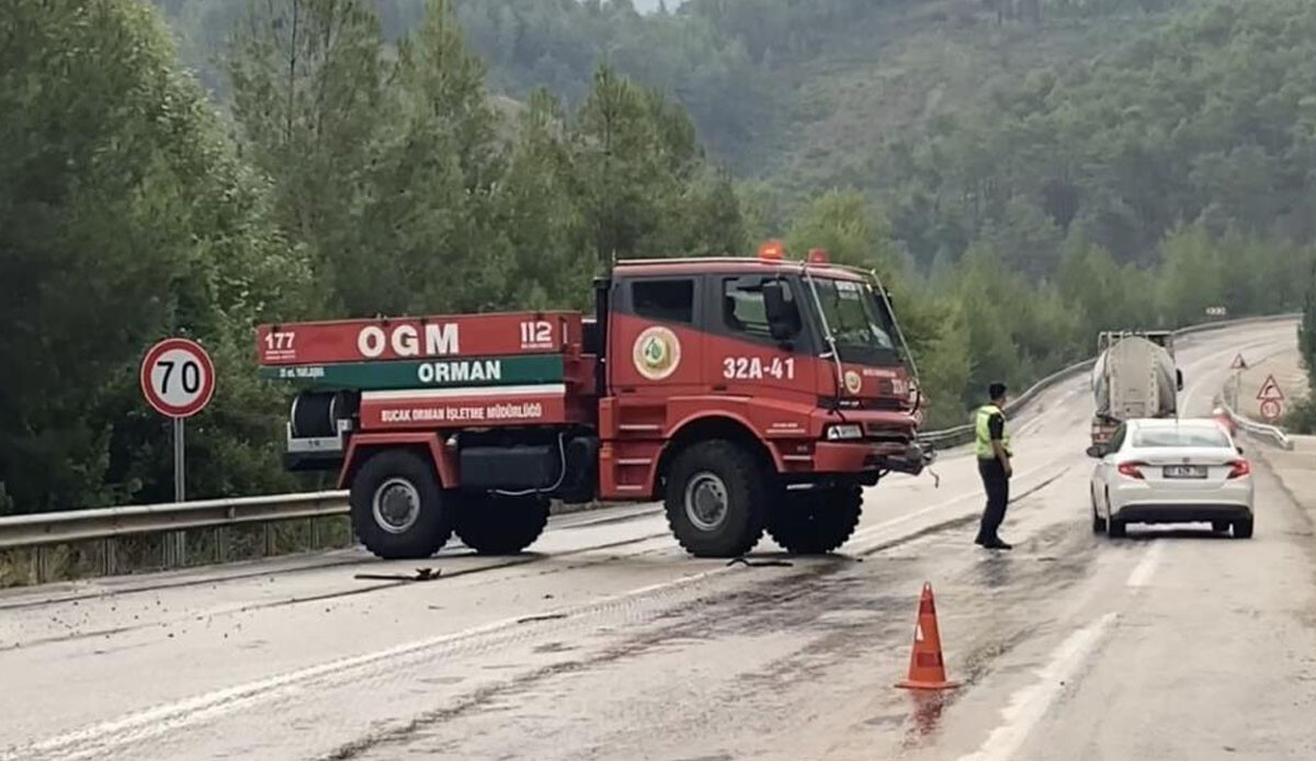 Orman yangınına giden arazöz iki otomobille çarpıştı: Ölü ve yaralılar var Orman yangınına giden arazöz iki otomobille çarpıştı: Ölü ve yaralılar var