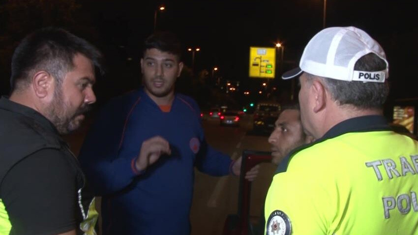 Kadıköy’de trafik denetimi! Alkollü sürücü pes dedirtti: Beni evden alın Kadıköy’de trafik denetimi! Alkollü sürücü pes dedirtti: Beni evden alın