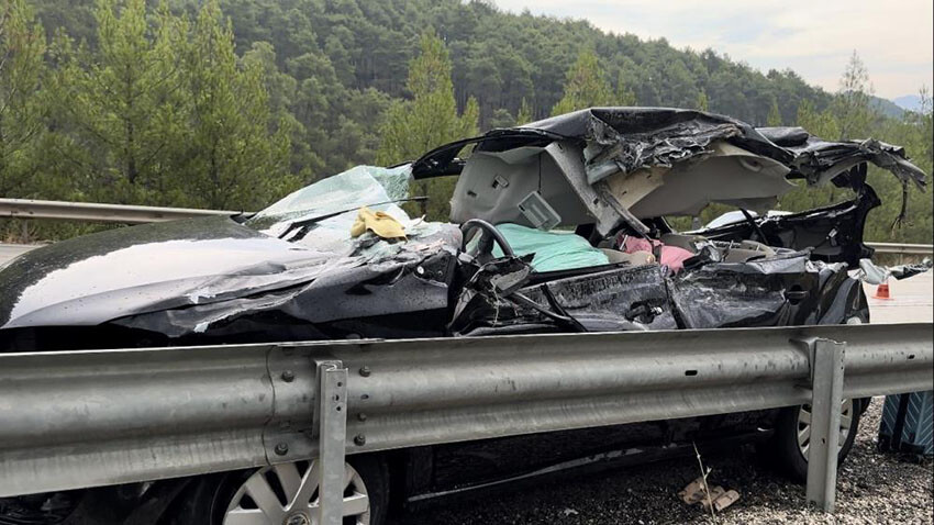 Orman yangınına giden arazöz iki otomobille çarpıştı: Ölü ve yaralılar var