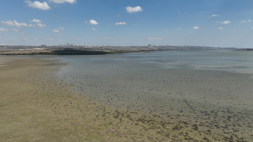 İstanbul barajlarındaki su seviyesi tehlike sınırını da geçti! Uzman isimden korkutan uyarı: İki aydan az suyumuz kaldı İstanbul barajlarındaki su seviyesi tehlike sınırını da geçti! Uzman isimden korkutan uyarı: İki aydan az suyumuz kaldı
