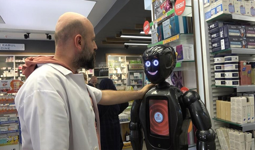 Sophia'ya Türk rakip çıktı, yerli ve milli yapay zeka robot 'Marbot' kendine hayran bıraktı...