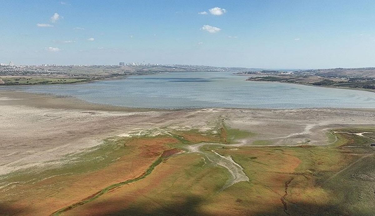 İstanbul barajlarındaki su seviyesi tehlike sınırını da geçti! Uzman isimden korkutan uyarı: İki aydan az suyumuz kaldı İstanbul barajlarındaki su seviyesi tehlike sınırını da geçti! Uzman isimden korkutan uyarı: İki aydan az suyumuz kaldı