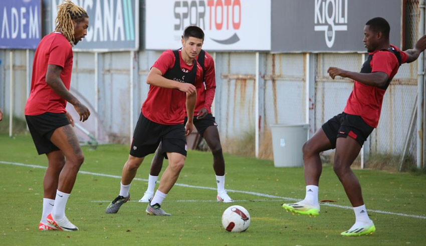 Beşiktaş - Sivasspor maçına doğru... Servet Çetin: Taraftarının önünde başka oynuyorlar