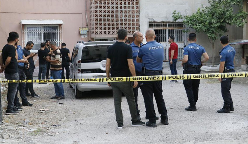 Adana'da bahçede mangal yapan bir kişi ailesini kurşuna dizdi: Ölü ve yaralılar var Adana'da bahçede mangal yapan bir kişi ailesini kurşuna dizdi: Ölü ve yaralılar var