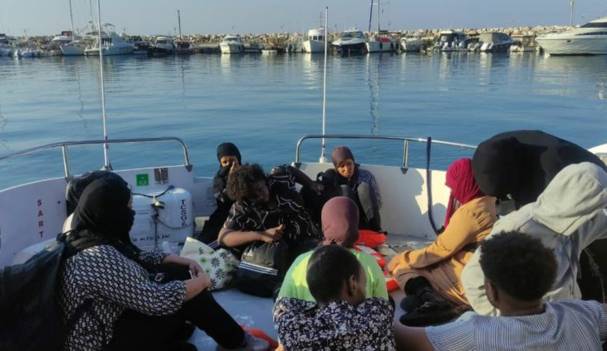 Çanakkale&#039;de ölüme terk edilmiş 16 kaçak göçmen yakalandı