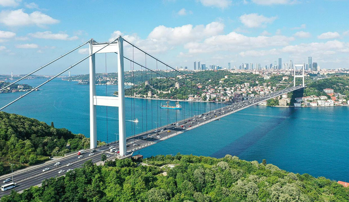 İstanbul Boğazı&#039;nda gemi trafiğine kapatıldı