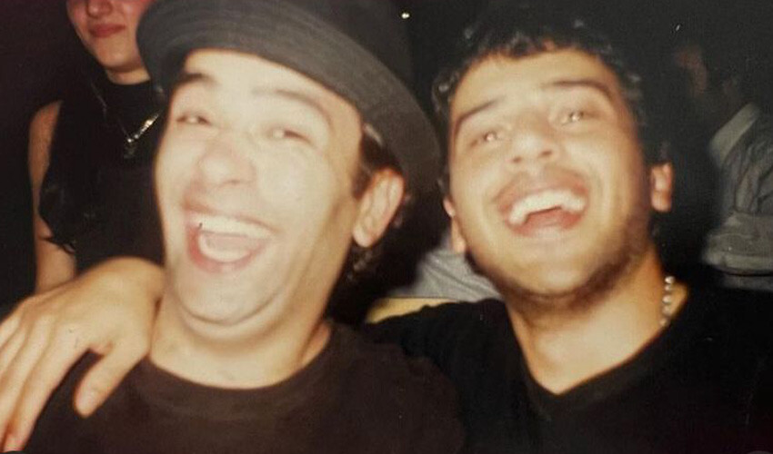 Bülent Şakrak, Emre Altuğ'un doğum gününü esprili bir paylaşımla kutladı Bülent Şakrak, Emre Altuğ'un doğum gününü esprili bir paylaşımla kutladı
