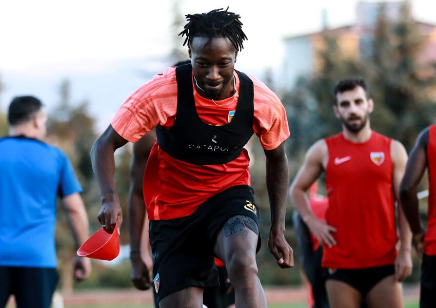 Kayserisporlu 2 futbolcuya milli davet Kayserisporlu 2 futbolcuya milli davet