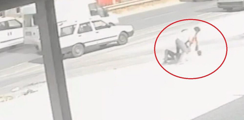 Bursa'da vahşet! Araçtan inen karısının peşinden koşup 3 bıçak darbesi ile katletti Bursa'da vahşet! Araçtan inen karısının peşinden koşup 3 bıçak darbesi ile katletti