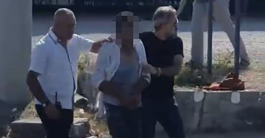 Bursa'da vahşet! Araçtan inen karısının peşinden koşup 3 bıçak darbesi ile katletti Bursa'da vahşet! Araçtan inen karısının peşinden koşup 3 bıçak darbesi ile katletti