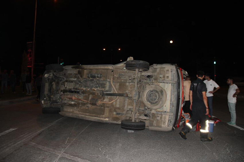 Elazığ’da hasta taşıyan ambulans, pikap ile çarpıştı: Çok sayıda yaralı var
