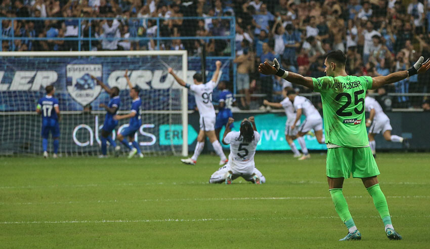 ÖZET Adana Demirspor Genk'e penaltılarla elendi! Avrupa'ya dramatik veda... ÖZET Adana Demirspor Genk'e penaltılarla elendi! Avrupa'ya dramatik veda...