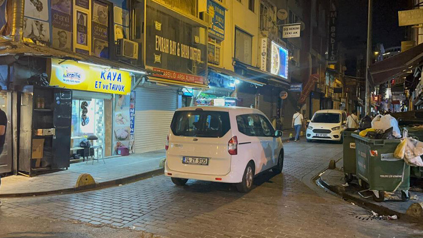 Fatih'te yol verme kavgası kanlı bitti: 1'i çocuk 3 kişi yaralandı