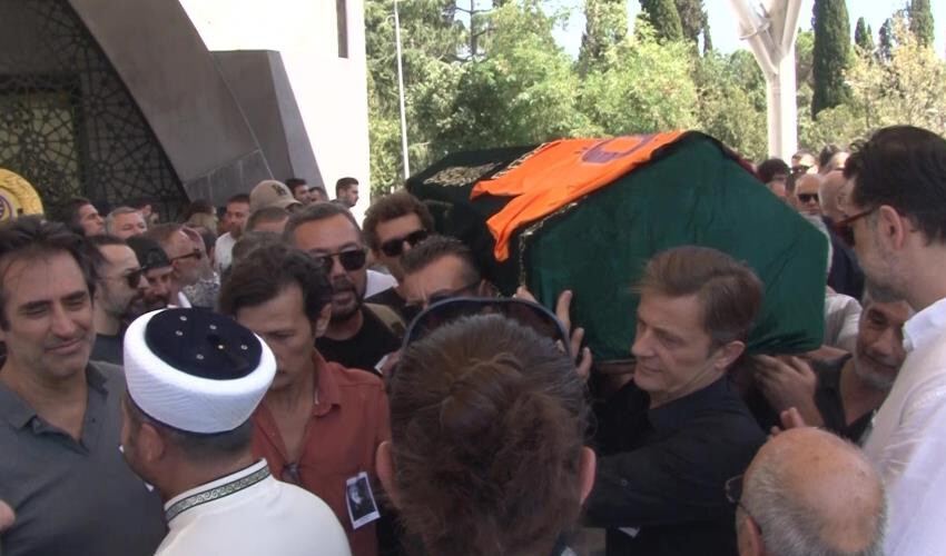 Oyuncu Ünal Silver’e veda… Cenazede gözyaşları sel oldu