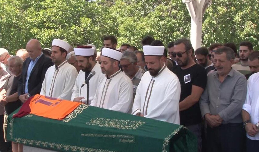 Oyuncu Ünal Silver’e veda… Cenazede gözyaşları sel oldu