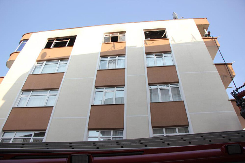 Samsun'da sıcak saatler! Yatalak kadını kapıyı kırarak kurtardılar