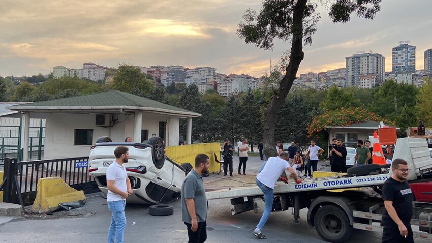 Kağıthane’de feci kaza! Takla atan otomobil Emniyet Müdürlüğü’nün önüne uçtu Kağıthane’de feci kaza! Takla atan otomobil Emniyet Müdürlüğü’nün önüne uçtu