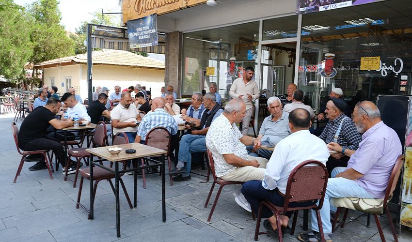 Erzincan'ın ilginç geleneği: Soruyu cevaplamayan çay içemiyor!