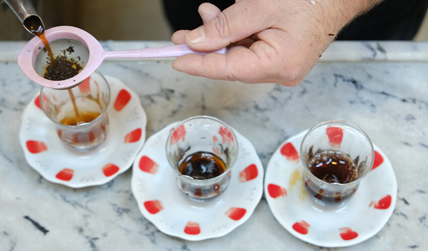 Erzincan'ın ilginç geleneği: Soruyu cevaplamayan çay içemiyor!